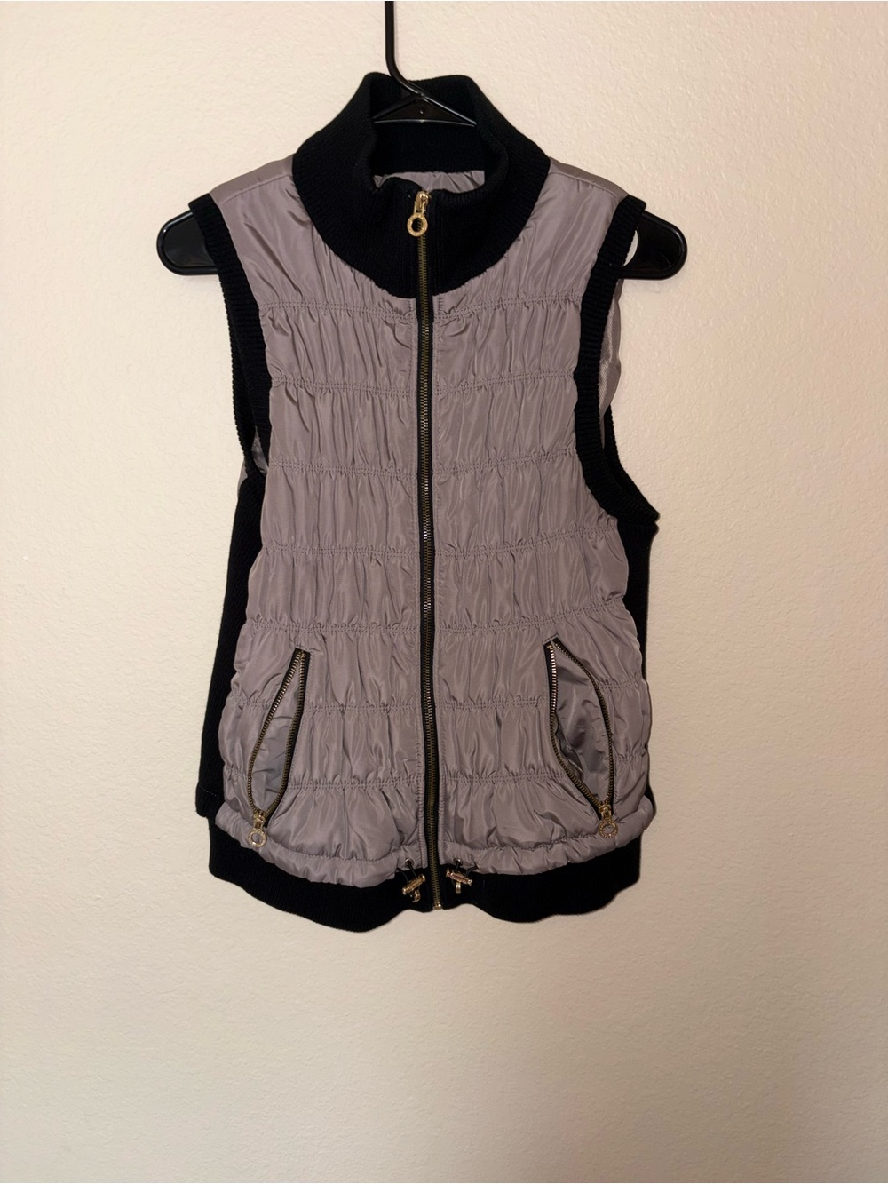 Calvin Klein Performance Quilted Light Gray Sleeveless Vest with Black Trim